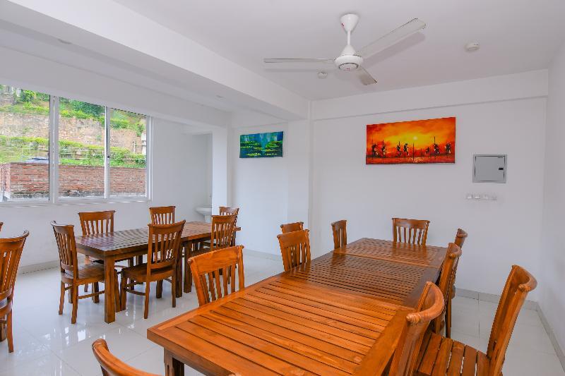Oyo 238 Selva'S Guest House Нувара-Элия Экстерьер фото